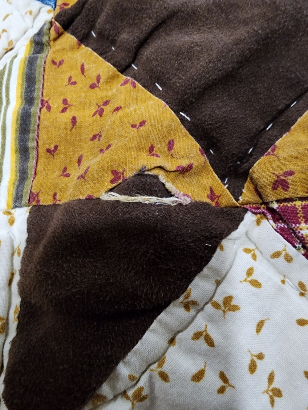 Handmade Patchwork Quilt - 86.5 x 65.5 - Picture 6 of 14